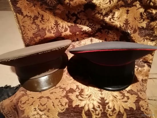 Фуражки одним лотом