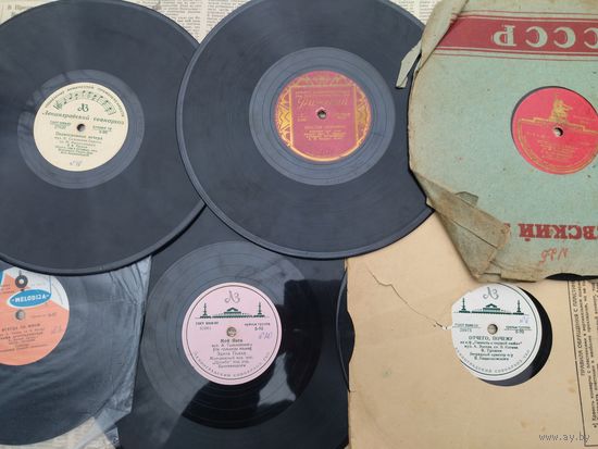 Пластинки патефонные  18 патефонные и 2 винил.