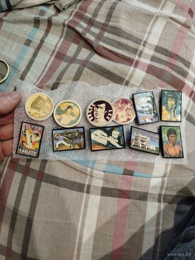 Значки пластик,с рубля