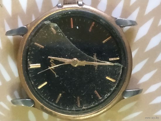 Часы наручные  ЛУЧ  . В ремонт,коллекцию,на запчасти. Состояние на скане.