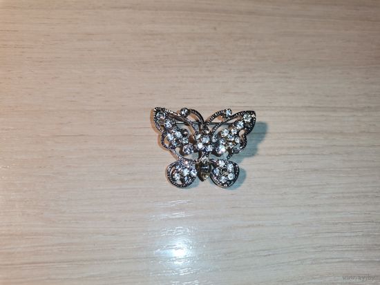Брошь в форме Бабочки с вставками, размер 4*3 см., застёжка рабочая.