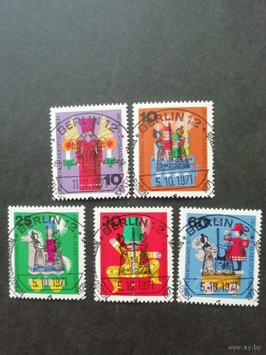 Западный Берлин. 1971 Серия из 5 марок "Старинные игрушки" (гашеные с клеем и наклейками) Mi.412-415,417 каталог 3.40 евро