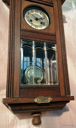 Витражные часы с приятным боем Юнганс. Германия примерно 30гг прошлого века.