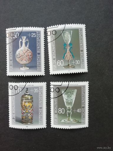 ФРГ 1986 Серия из четырех марок "Благотворительный выпуск. Антикварная посуда из стекла" (гашеные с клеем) Mi.1295-1298 каталог 4.50 евро