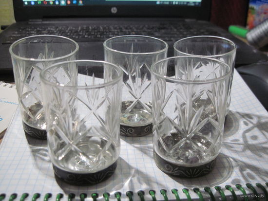 Рюмка, стопка хрустальная на мельхиоре 6 см.