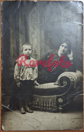 1916 Открыточный формат мать с ребенком студийное фото типажи ретро
