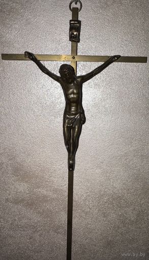 Бронзовое распятие.
