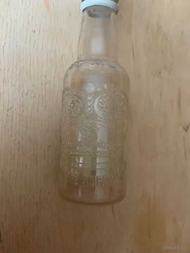 Оригинальная американская бутылочка с массой клейм из оргстекла-моё мнение. Возможно ещё лэнд-лиз.