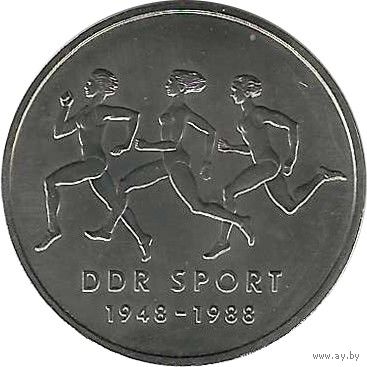 ГДР 10 марок, 1988 40 лет Союзу физкультуры и спорта UNC запайка