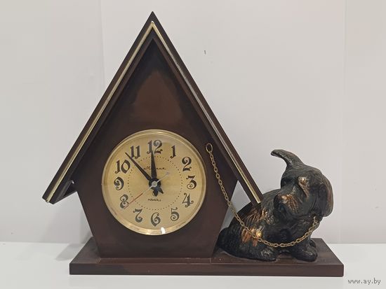 Все лоты с 1р.Часы Собака с будкой тикают