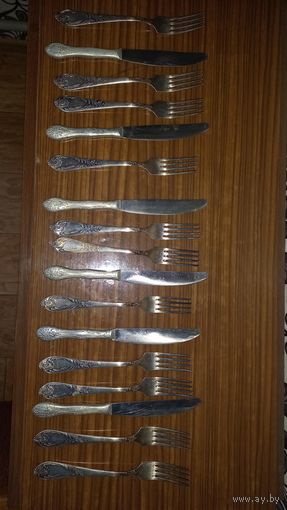 Вилки и ножи.