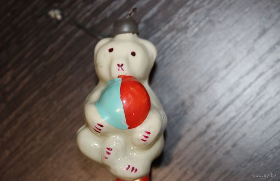 Новогодняя елочная игрушка, из СССР, "Мишка с мячом", тонкое стекло.