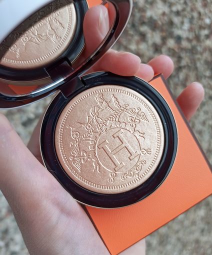 Хайлайтер Hermes Face and Eyes Illuminating Powder 7 gr в оттенке 01 OR Permabrass