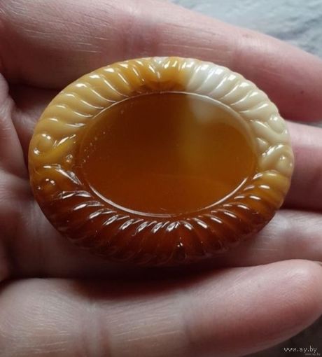 Винтажная брошь. Глушенное стекло. Чехословакия.