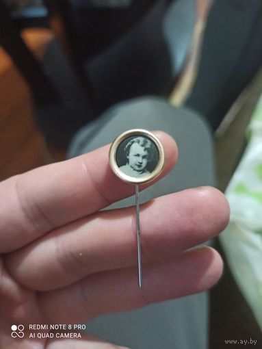 Значок Ленин молодой