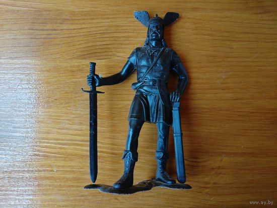 Фигурка викинга.