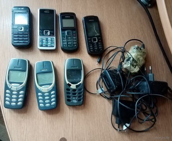 Телефоны кнопочные Нокия, и зарядки к ним.