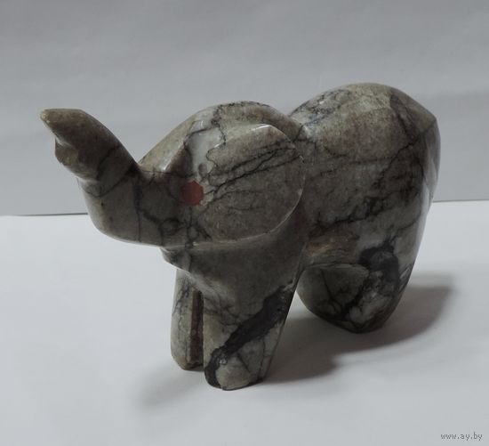 Статуэтка из камня "Слон". Высота 7 см. Мрамор.