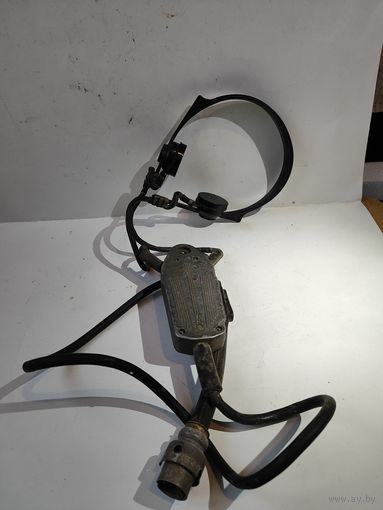 Наушники от армейской радиостанции СССР с микрофоном и тангентой.