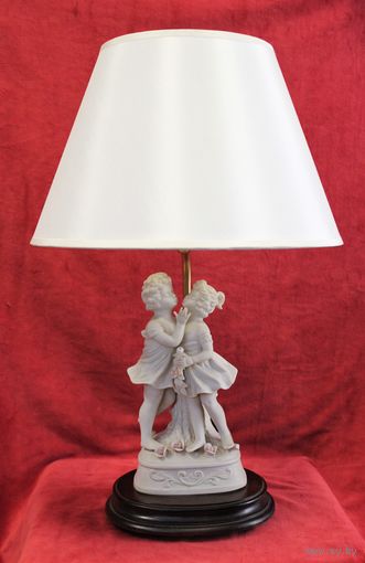 Лампа.Германия.1950-е г.Фарфор,бисквит,основание дерево.Высота 51 см.