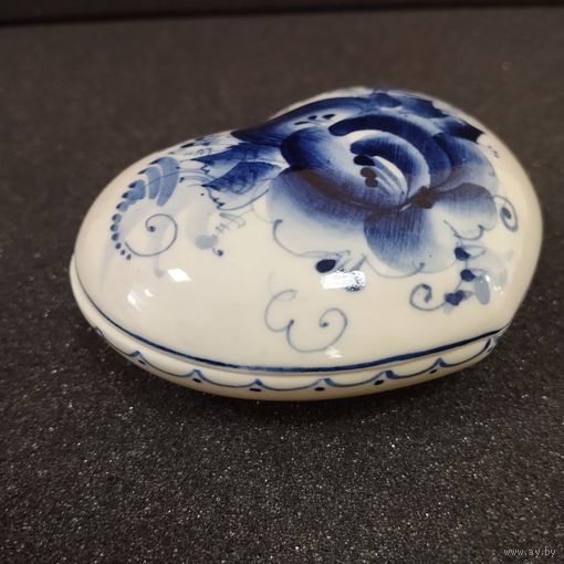 Шкатулка фарфоровая Нежность, СССР