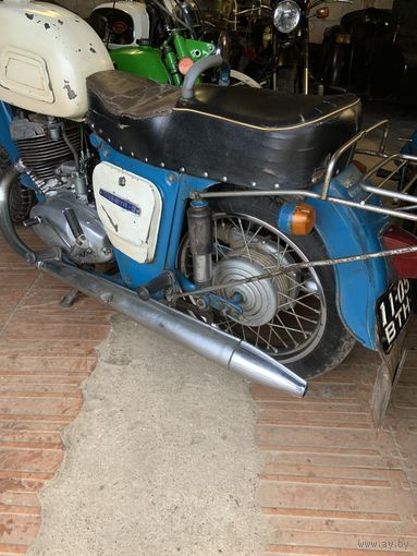 Мотоцикл "Иж-планета 3" на ходу. Есть некоторые зап.части. С документами.