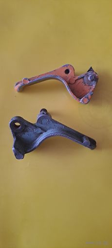 Курок газа бензопелы дружба левый и правый.