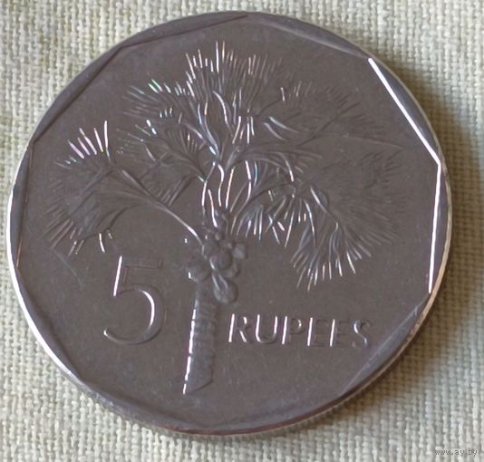 Сейшелы 5 рупий 2010 года.