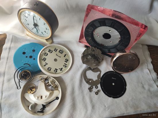 Запчасти часов Витязь, Молния. В Витязе целый баланс. С 1 рубля.