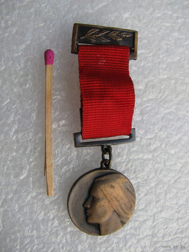 Знак ВЛКСМ. Герой Советского Союза Лиза Чайкина. тяжелый
