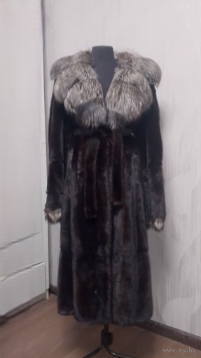 НОРКОВАЯ ШУБА С ПОЯСОМ. ДЛИННАЯ. 118 СМ. Р-Р 46.