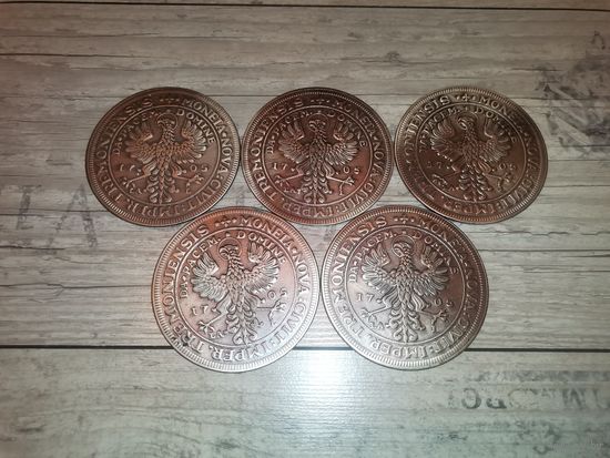 Тяжёлые, металлические подставки под бокалы в виде монет, 5 штук.