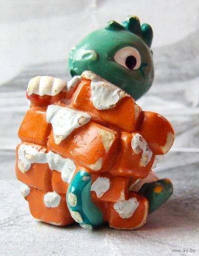 Киндер дино. Игрушка сюрприз, серия дракончик, динозаврик, динозавр, дракон