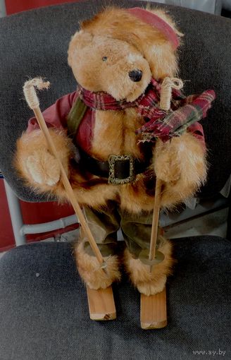 Медведь с рюкзаком на лыжах. 70-80-е годы Европа. Высота 43 см.