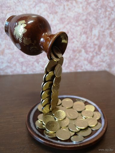 Денежный кувшин. Панно из монет.