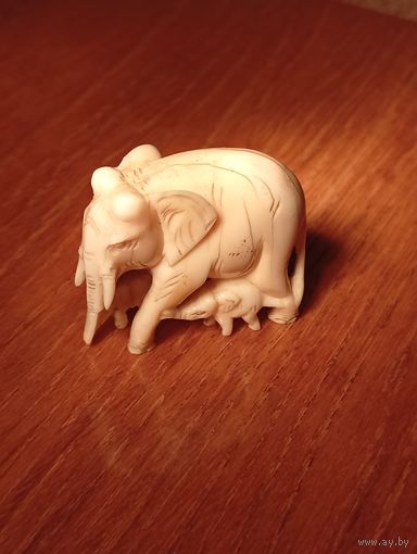 Старая фигурка слоновая кость "Слон" африка или индия!