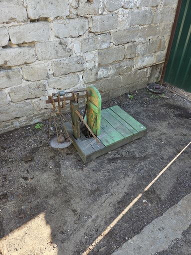Старинные напольные весы
