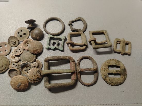 Пряжки и пуговицы