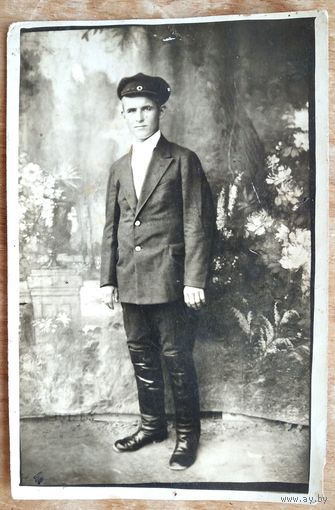 Фото мужчины. 1930-е. 9х13.5 см.