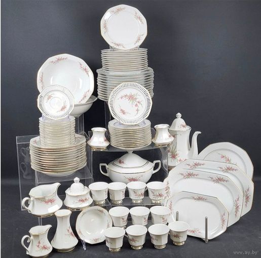 Сервиз фарфоровый винтаж 84  предмета