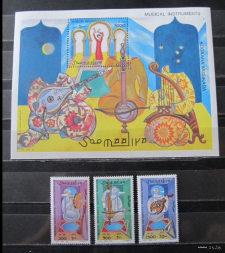 Сомали 1997 Музыка Живопись Музыкальные инструменты серия и блок  MNH