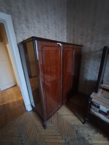 Шкаф, стулья 5 шт, 2 серванта, тумбочка, 2 кровати односпальные