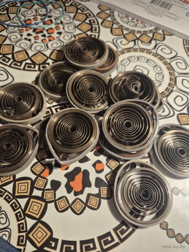 Заводная пружина для часов . ширина 0.7см