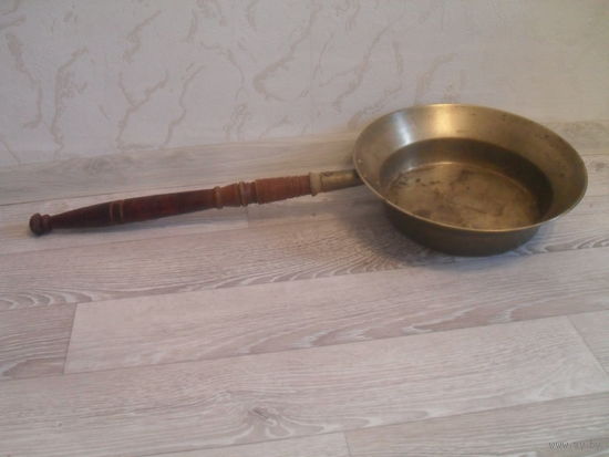 Тазик латунный с ручкой.Клеймо до 1946 г.30Х7.7 см.