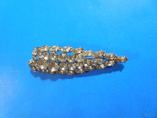 Старая брошь.