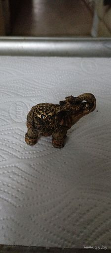 Фигурка слонёнок