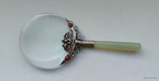 Лупа в красивом оформлении