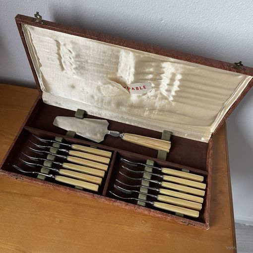 Набор десертных приборов ANGLAIS (на 12 персон). Франция. 3785