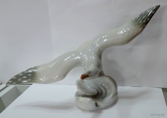Статуэтка фарфоровая "Чайка, Альбатрос" 60-е годы ФФЗ Минск. Целая, без реставрации.