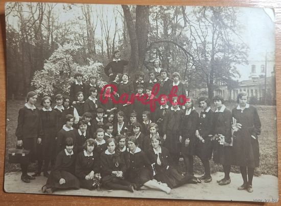 1920-е Белостокская гимназия выпускницы подписи штамп фотостудии